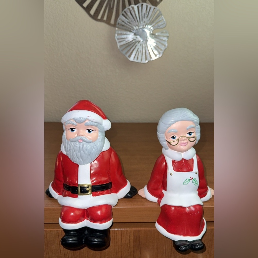 Vintage Christmas Santa & Mrs Claus Handmade And Painted Ceramic Shelf Sitter